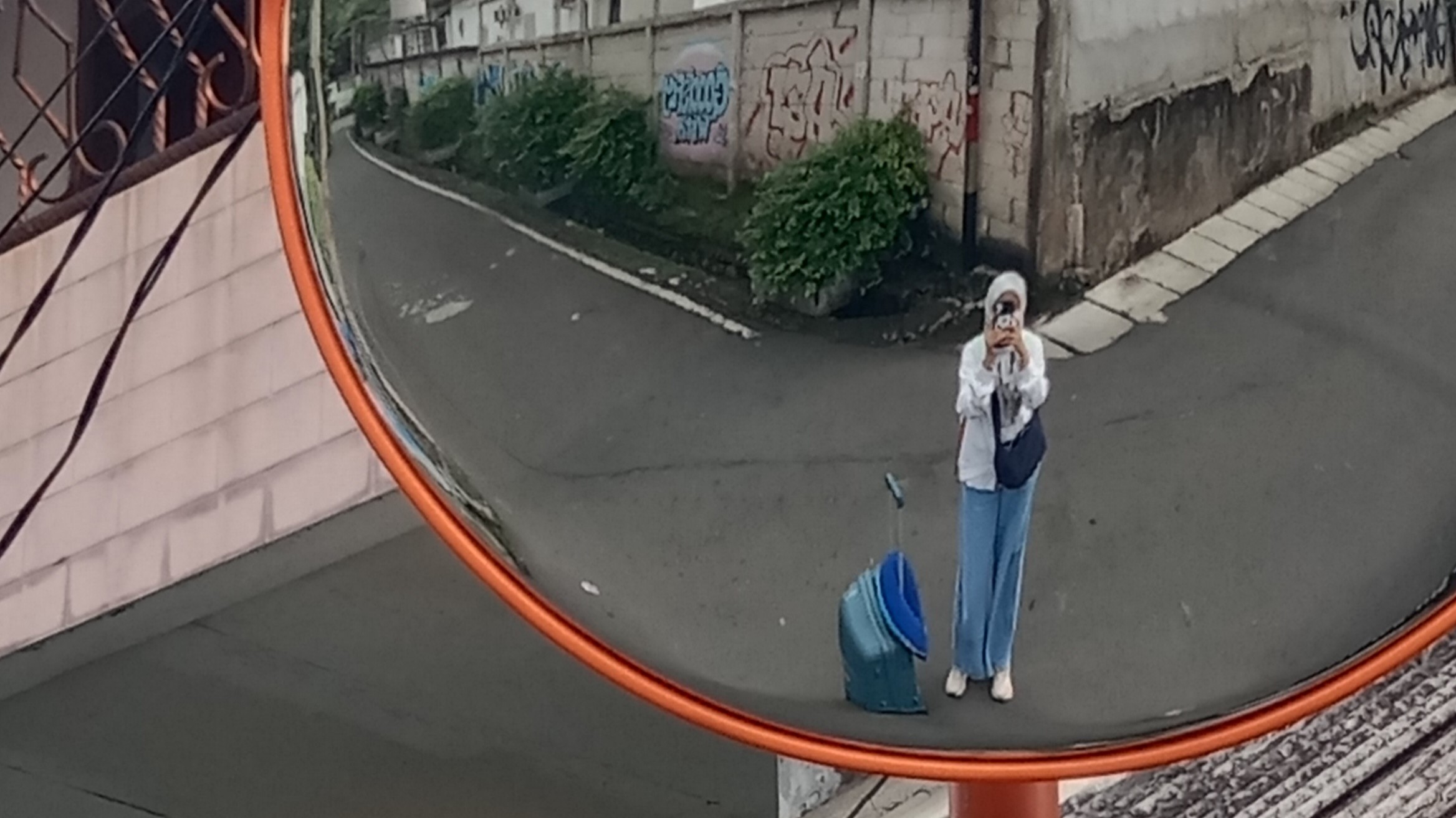 Tentang Insecure thumbnail